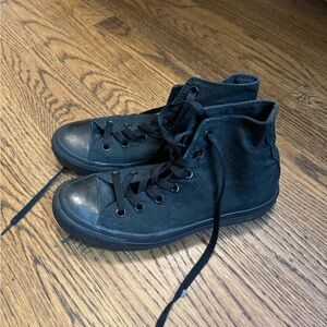 All black converse, women’s size 7